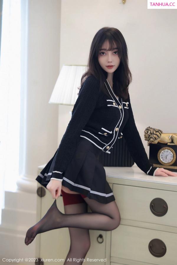 玥儿玥  [XiuRen]高清写真图 2023.08.25 No.7287 玥儿玥er 黑丝美腿第4张图片